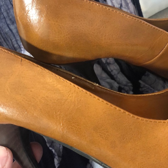 Caramel colored brown Dollhouse heels - Picture 6 of 8